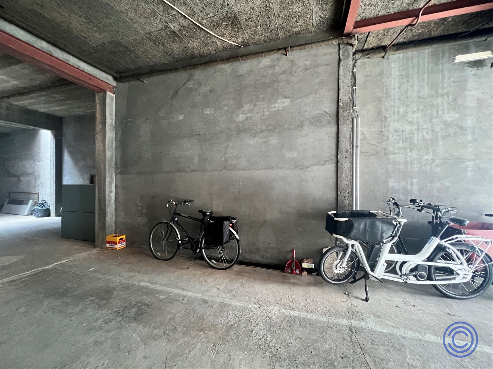 Parking: Binnenstaanplaats foto 4