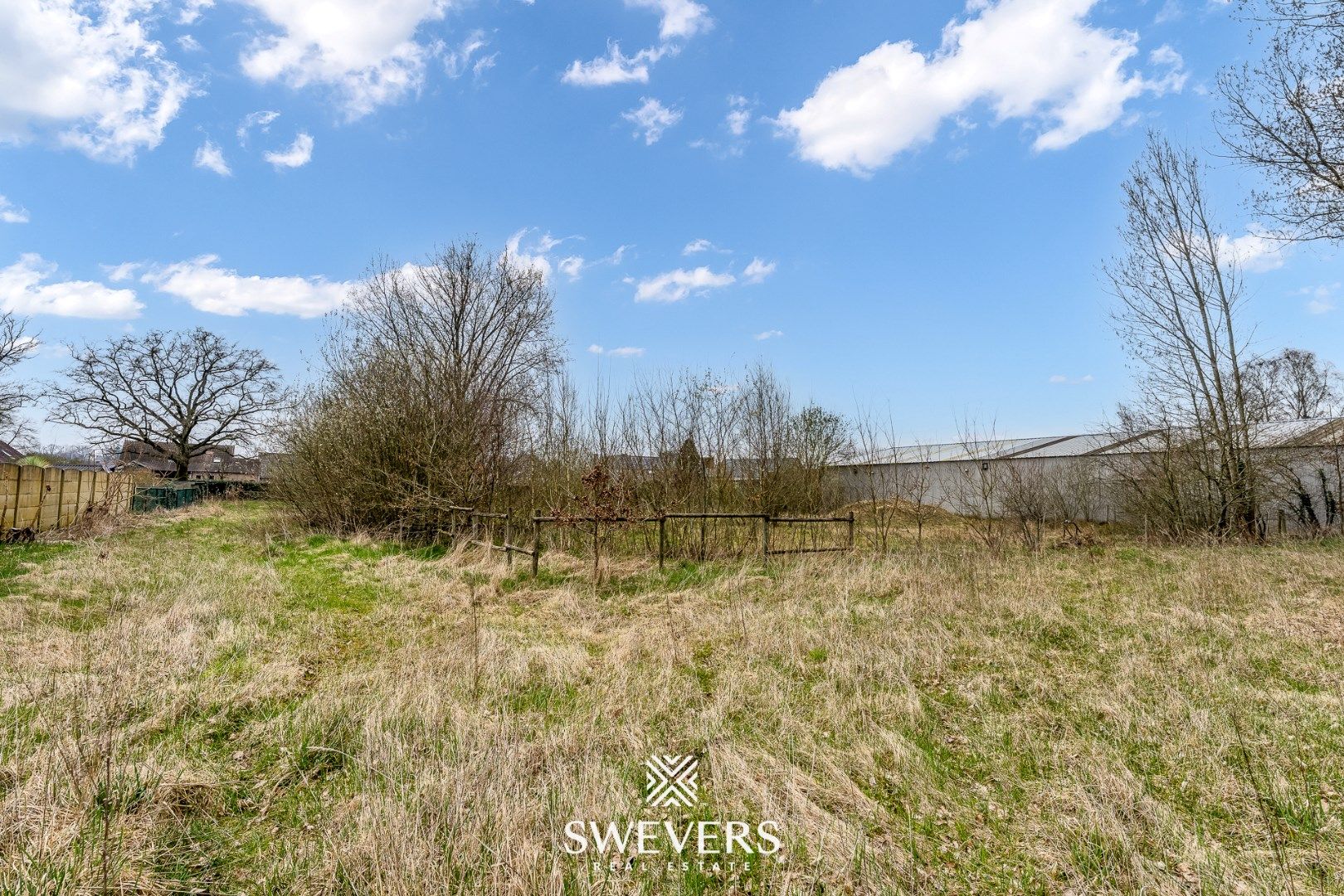 Groot sportgebouw met woonst op een perceel van 77a 60ca (of herverkaveling) foto 9