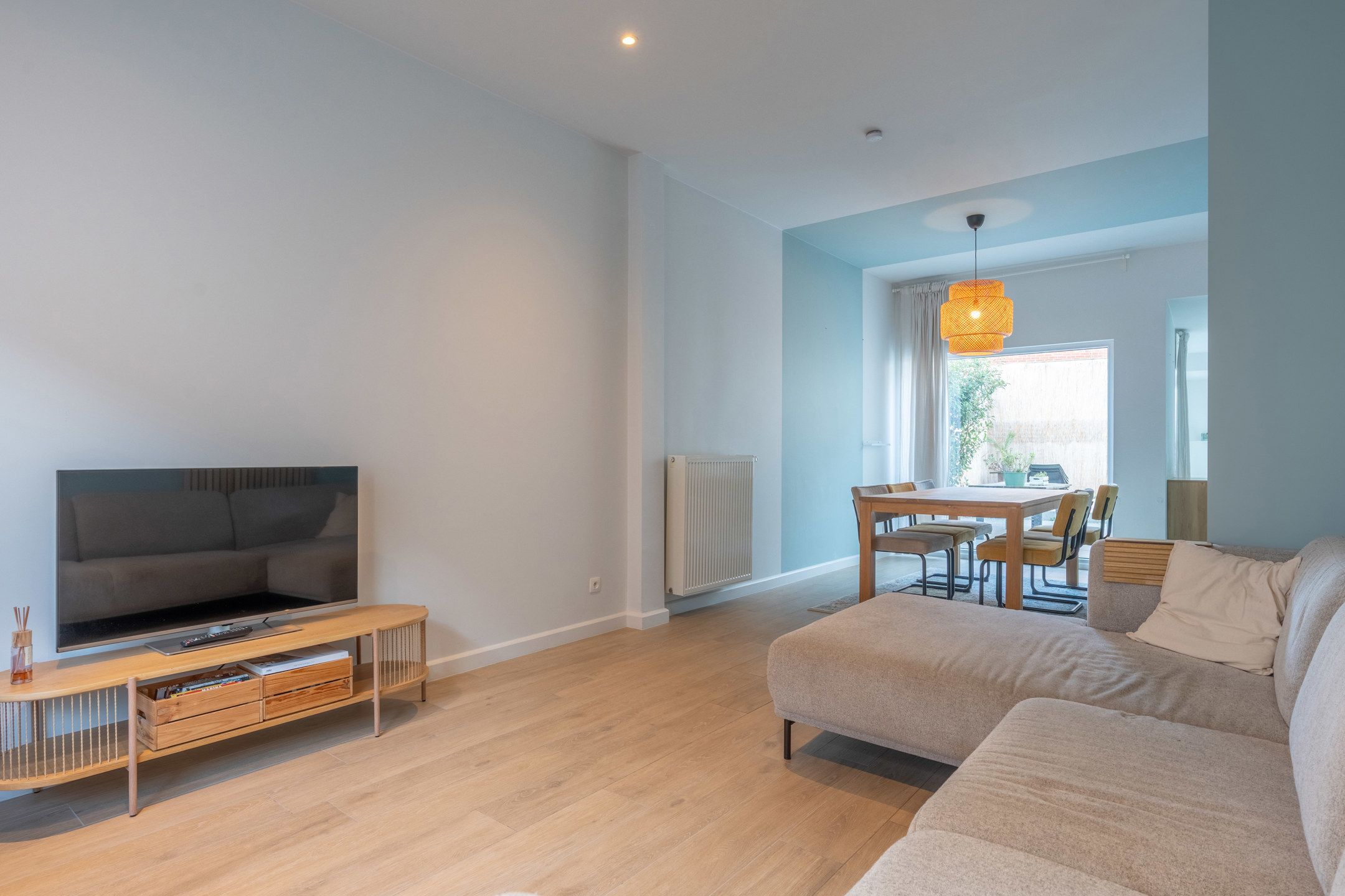 Recent gerenoveerde woning met 4 slpks en zij-ingang! foto 4