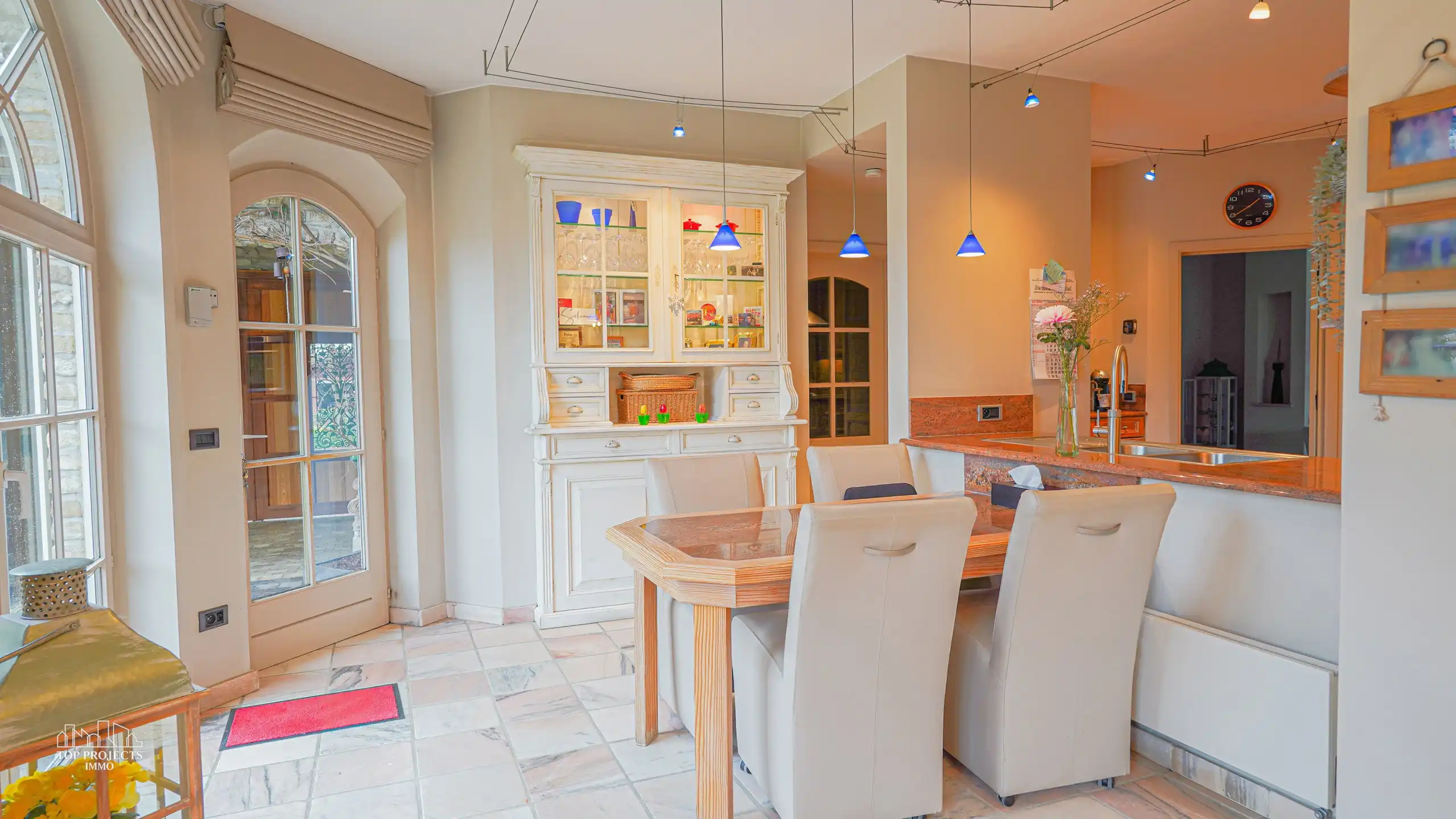 Statige villa met een tijdloos karakter en majestueuze uitstraling foto 9