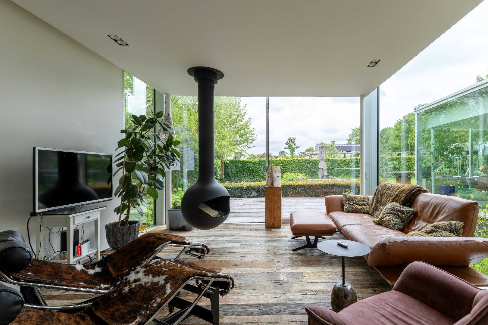 Recente en uitgebouwde villa met vijf kamers en/of praktijkruimte omgeven door het groen tussen Brugge en Oostkamp! foto 11