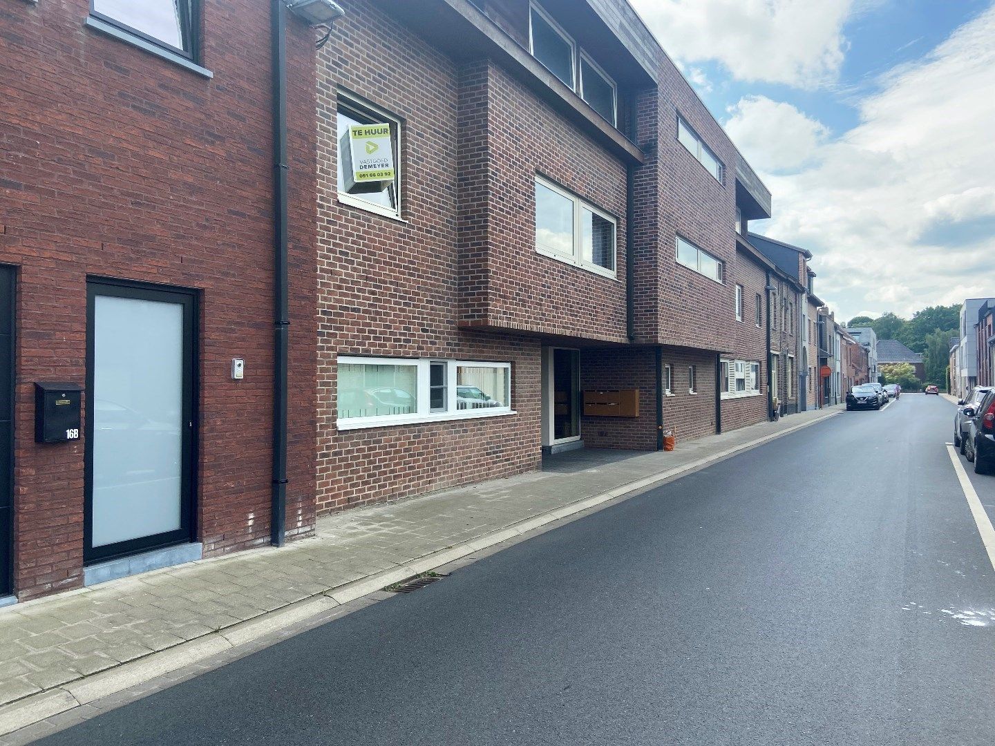 RUIM EN LICHTRIJK APPARTEMENT MET 3 SLAAPKAMERS EN GARAGE IN HARTJE PITTEM foto {{pictureIndex}}