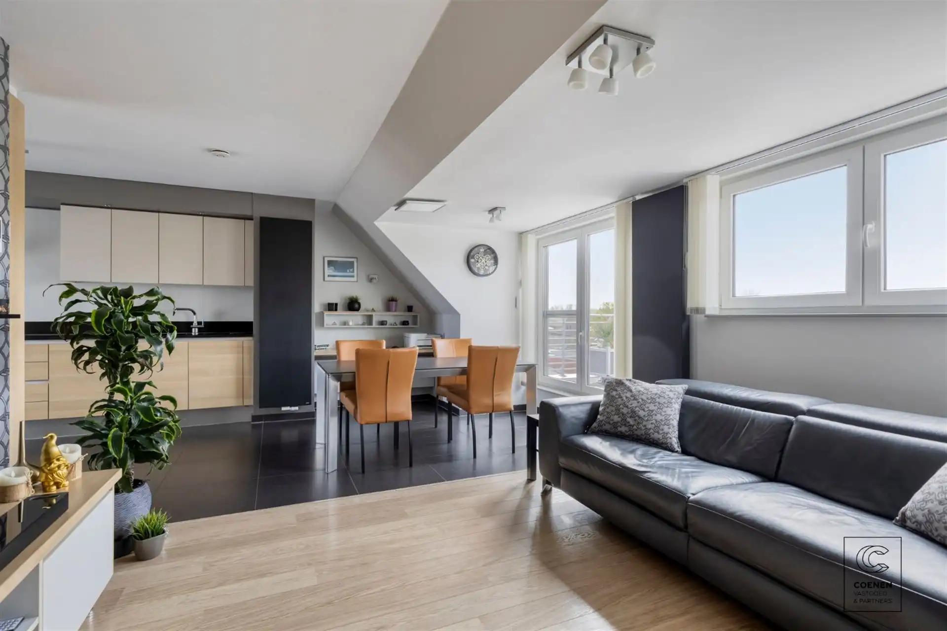 Lichtrijk appartement met 2 slpk en groen zicht te Duffel! foto {{pictureIndex}}