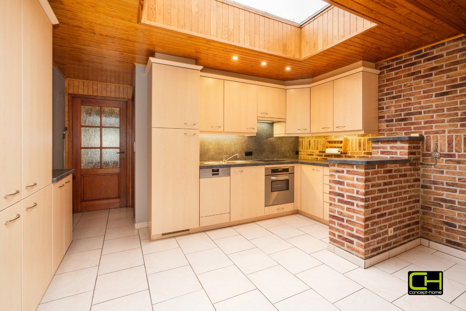 Te renoveren woning met ruime tuin te koop in Lievegem foto 5