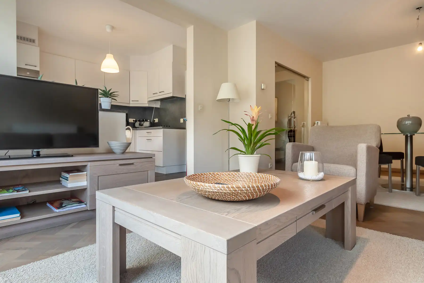 Lichtrijk appartement met autostaanplaats en prachtig zicht foto 13