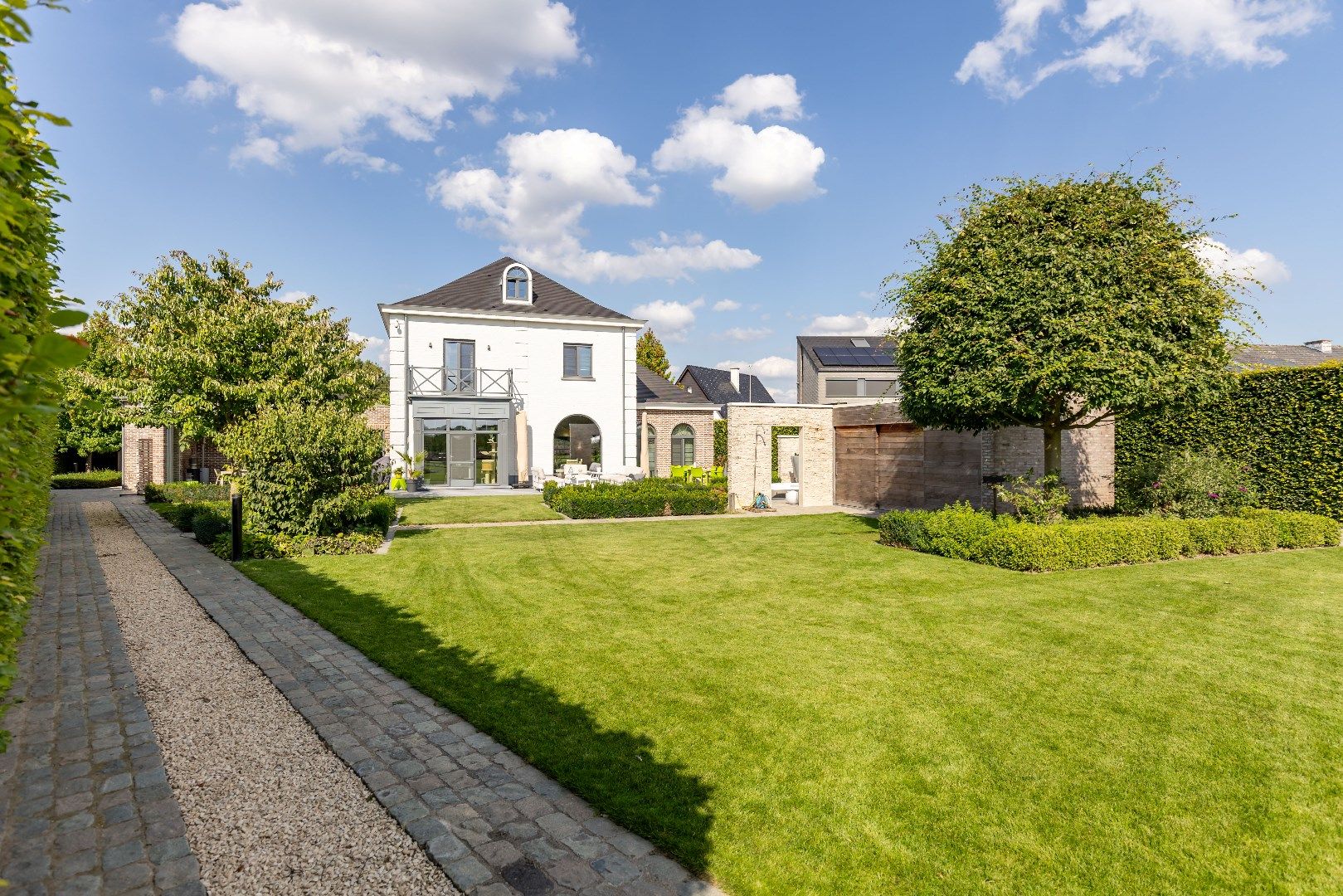 Luxueus afgewerkte villa met prachtige tuin in rustige omgeving foto 33