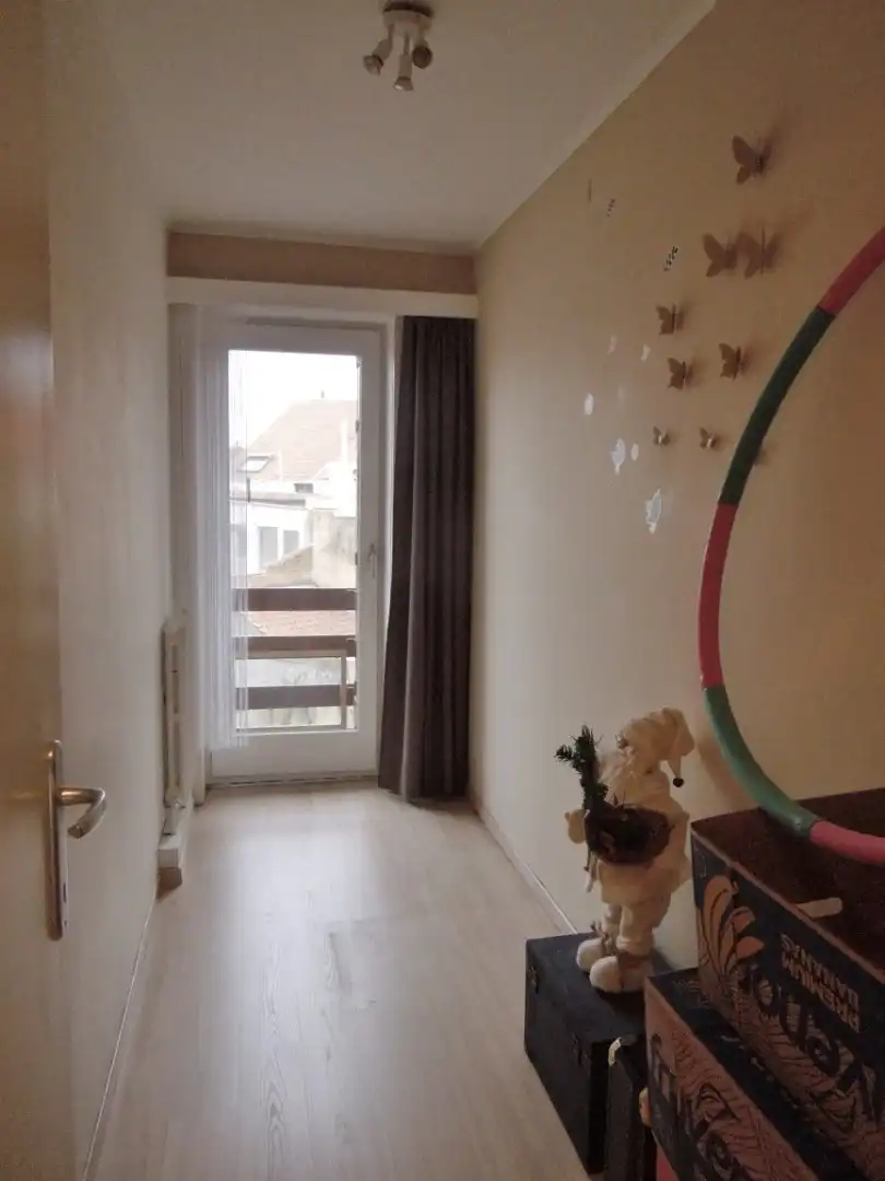 Ongemeubeld lichtrijk appartement met twee slaapkamers foto 10