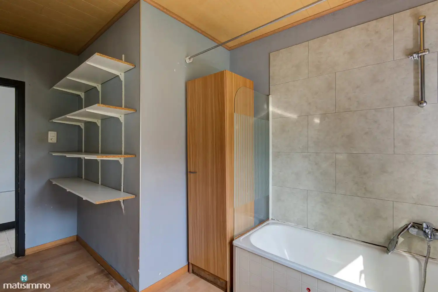 RUIME, GELIJKVLOERSE WONING (VOLLEDIG ONDERKELDERD), MET GARAGE EN TUIN NABIJ CENTRUM GENK foto 16