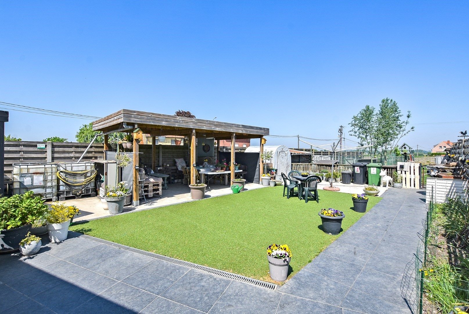 Hoofdfoto van de publicatie: Halfopen bebouwing met 3 slaapkamers op 861m² te Diksmuide!