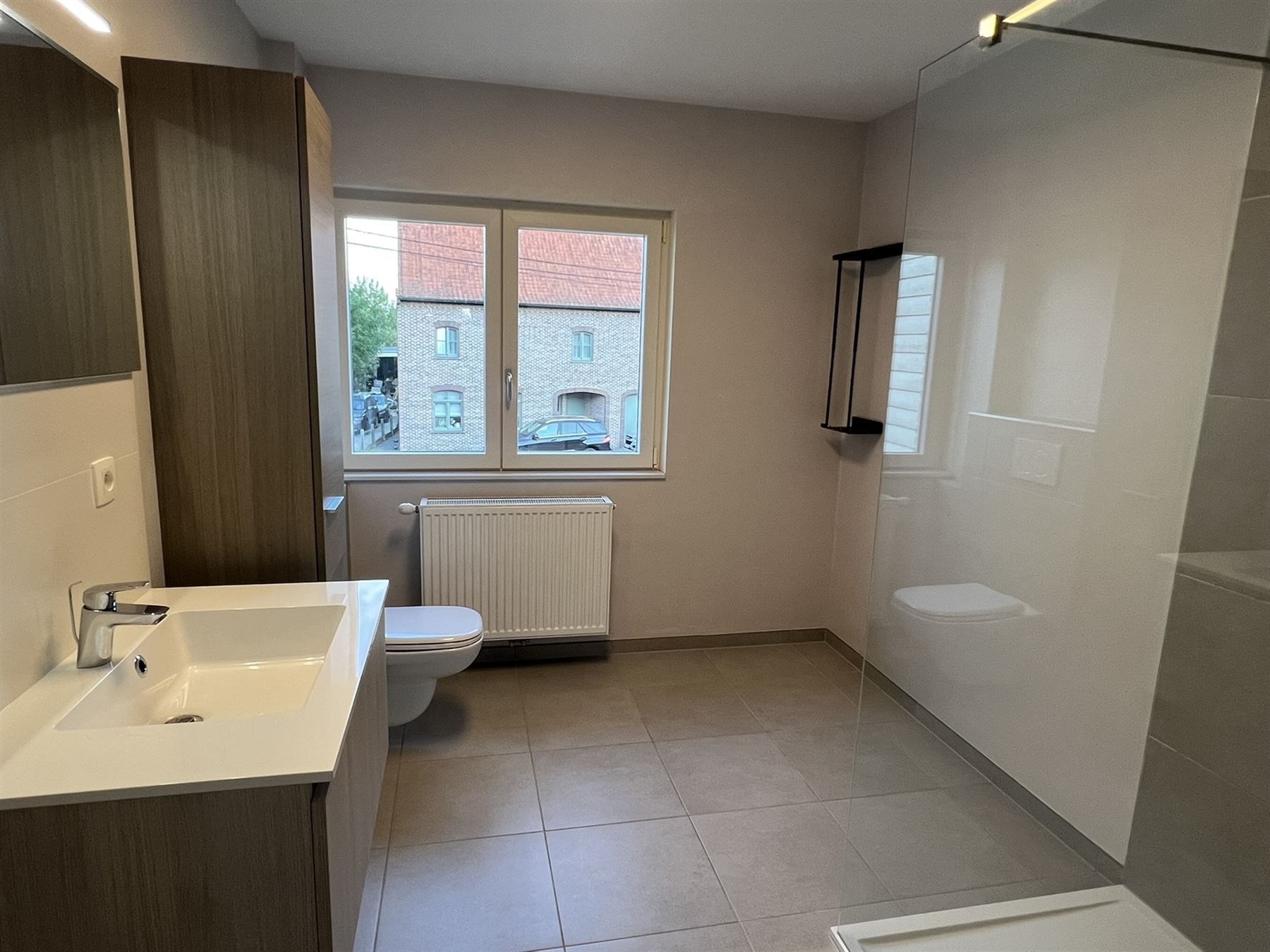 Goed uitgeruste ruime  nieuwbouwwoning foto 4
