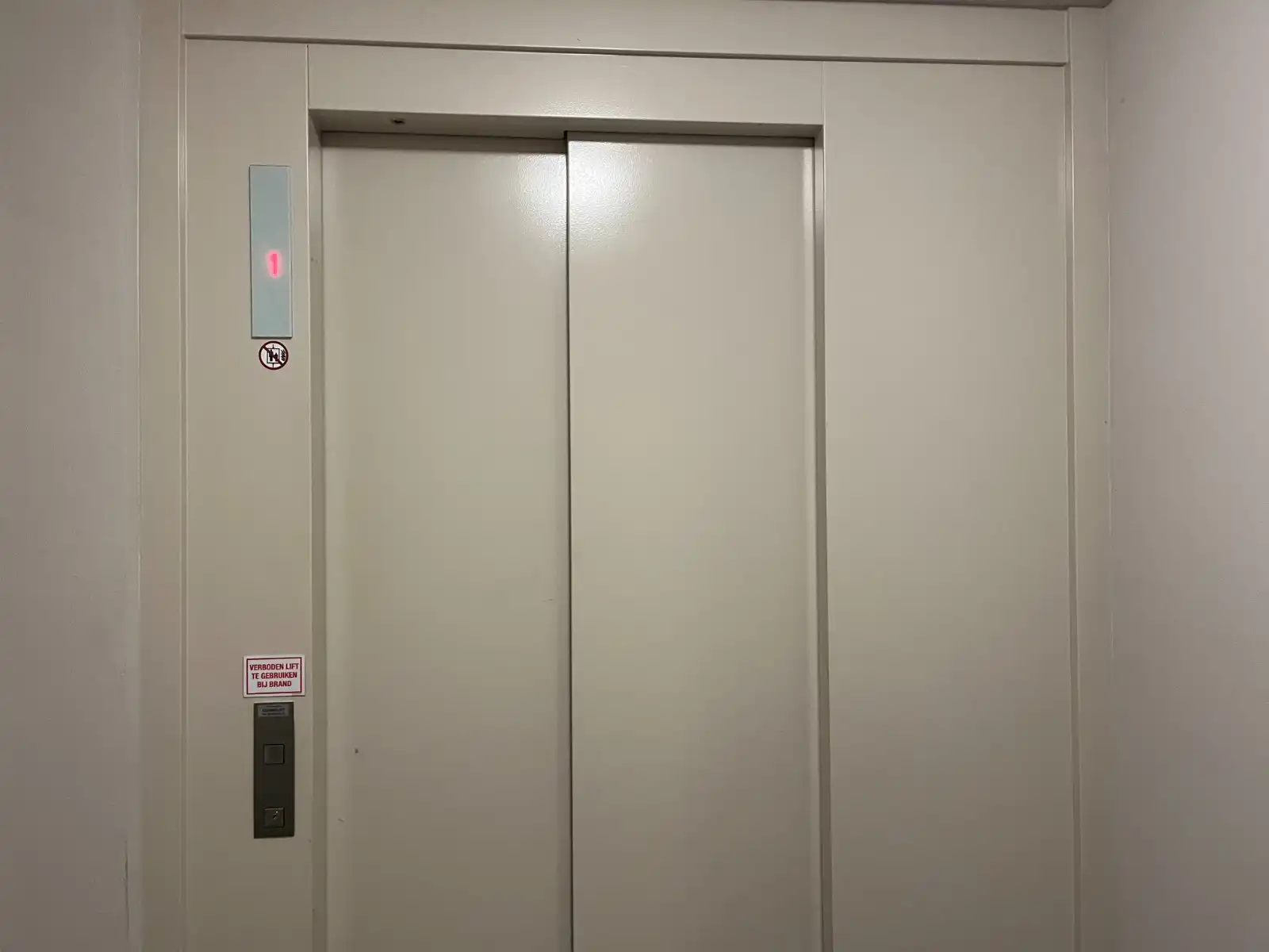 Gezellig en lichtrijk appartement met 2 slaapkamers, terras en staanplaats in hartje Waregem foto 4