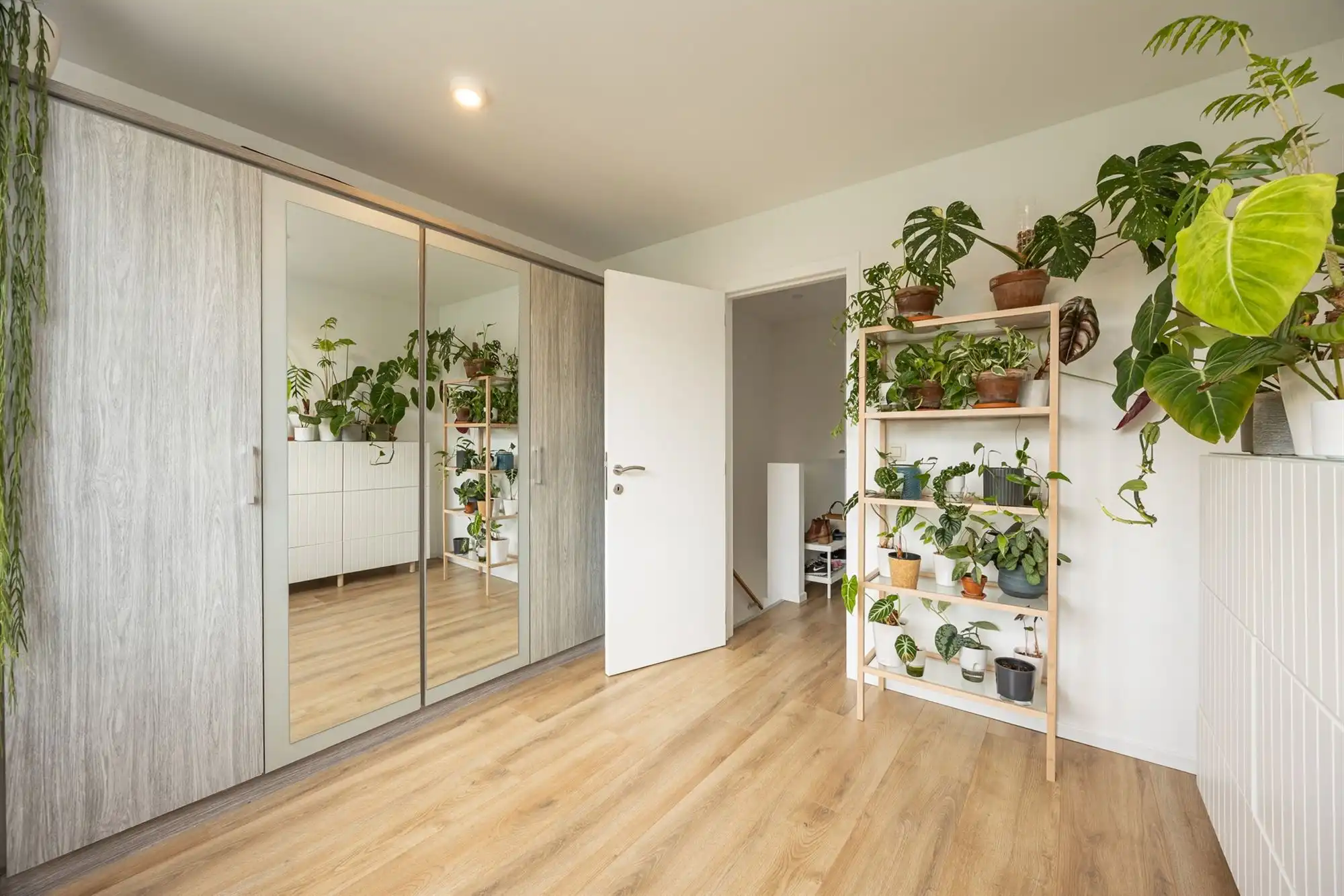 Instapklaar huis met drie slaapkamers en tuin  foto 14