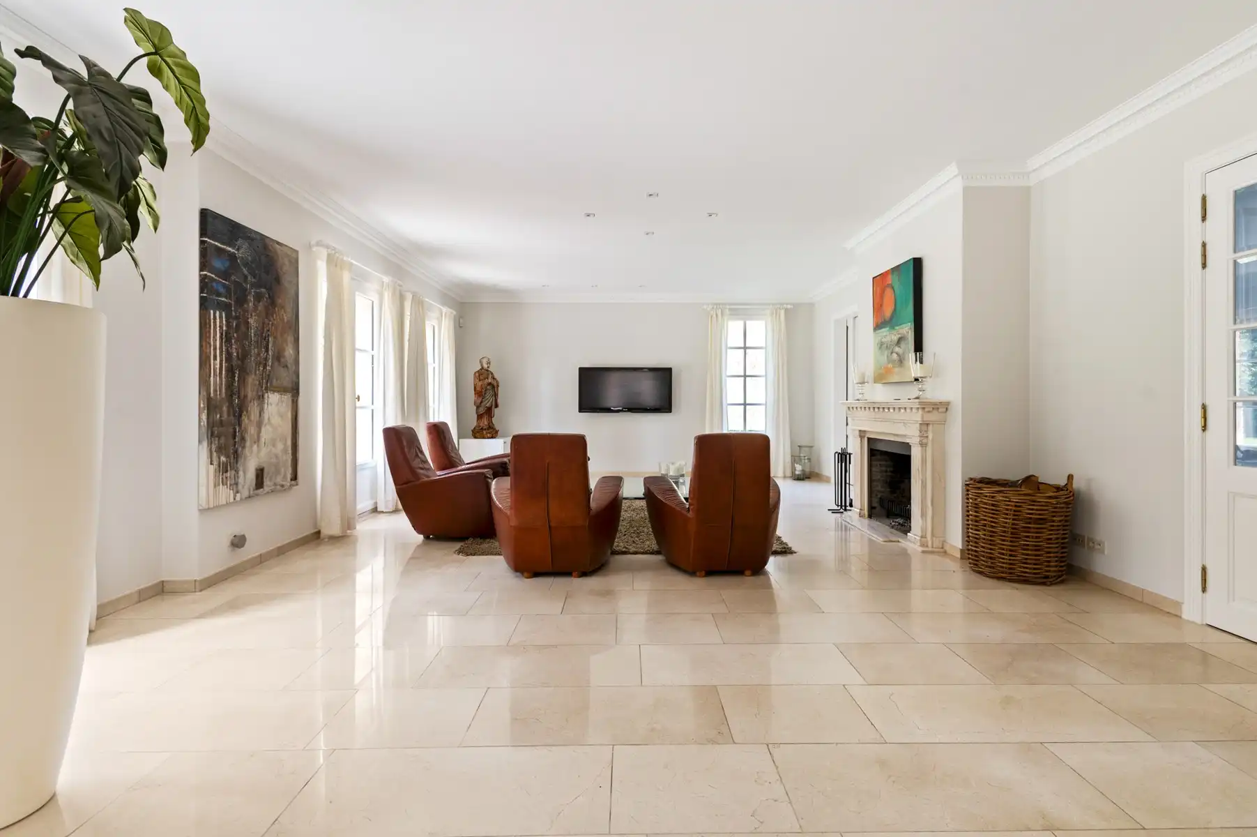 Exclusieve instapklare villa met 15.088m² parktuin foto 8