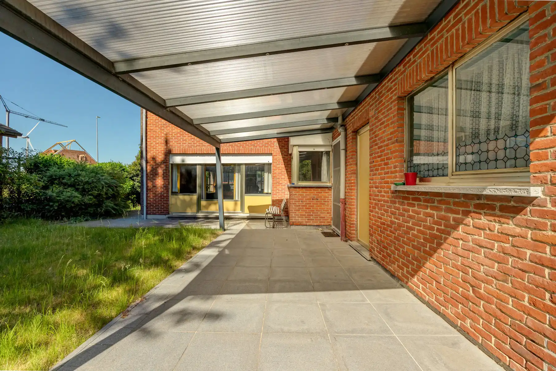Ruime halfopen bebouwing met grote tuin foto 23
