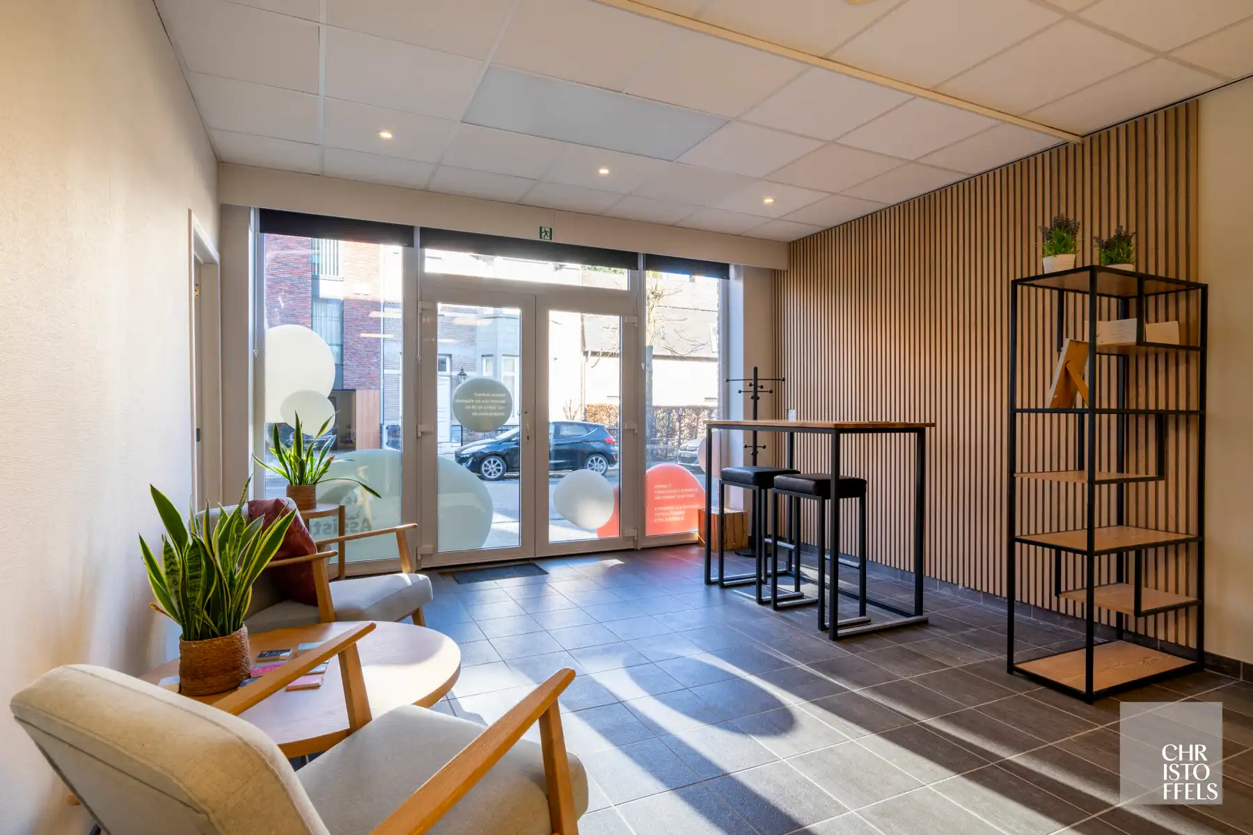 Moderne kantoorruimte van 104m² in Lanaken centrum! foto 2