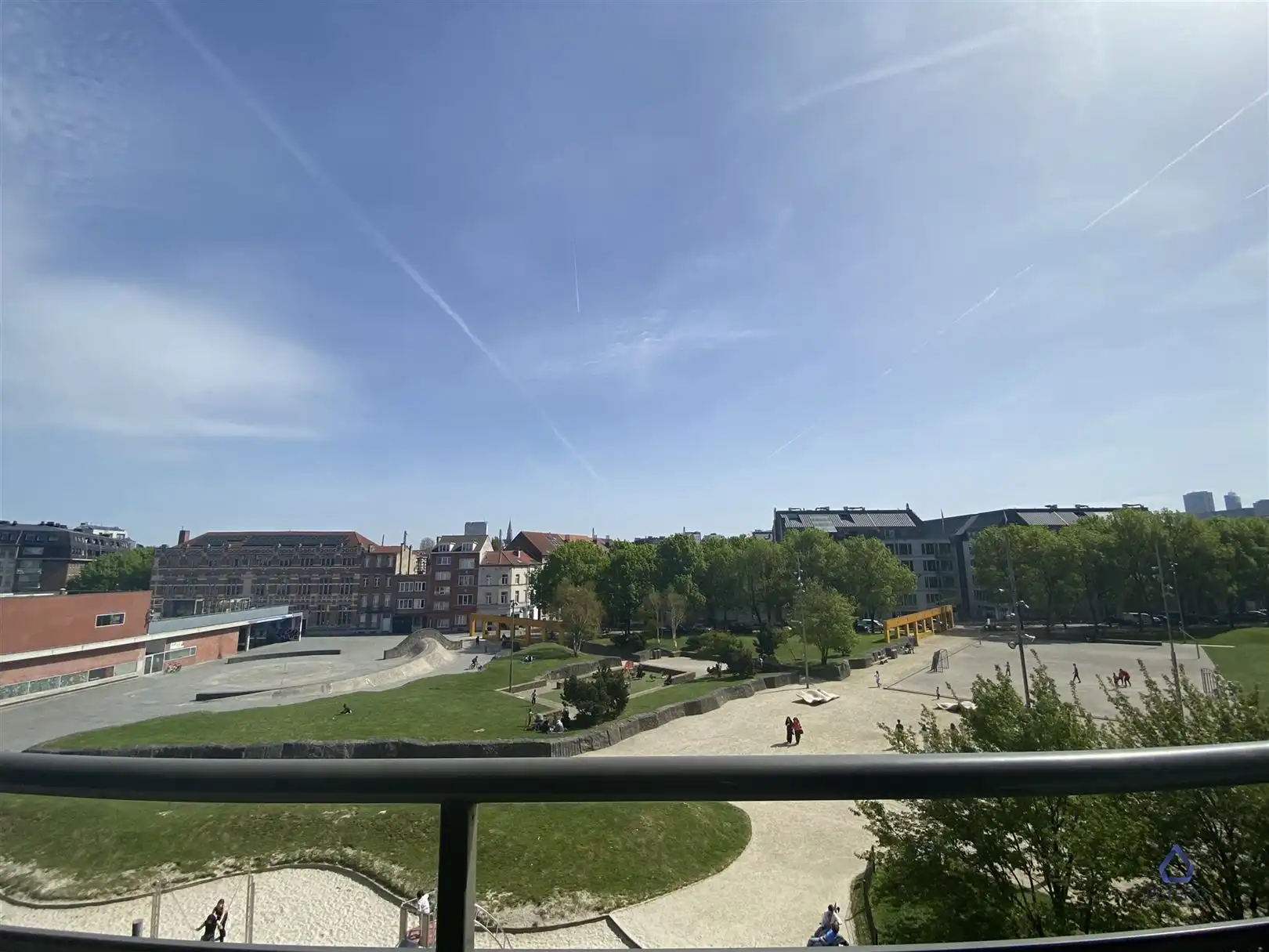 Prachtig 2 slpk appartement met zonnig terras foto 18