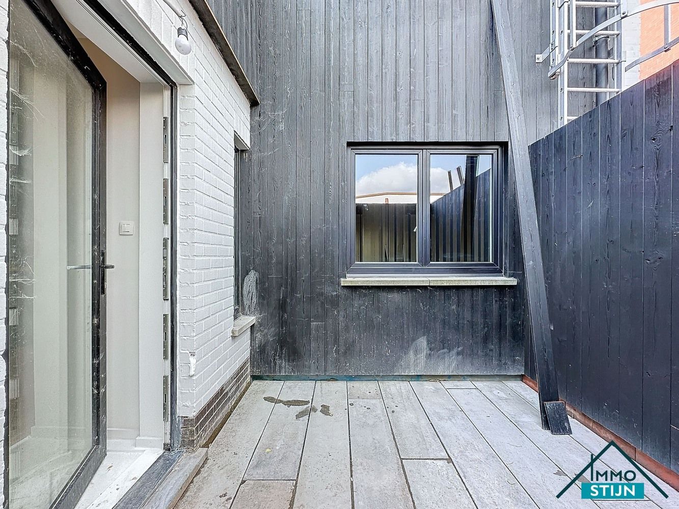 Gelijkvloers appartement met foto 13