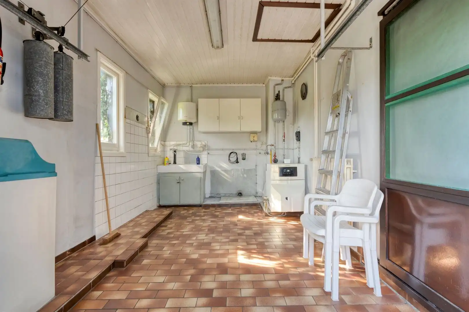 Huis met prachtige tuin in een woonwijk in doodlopende straat foto 15