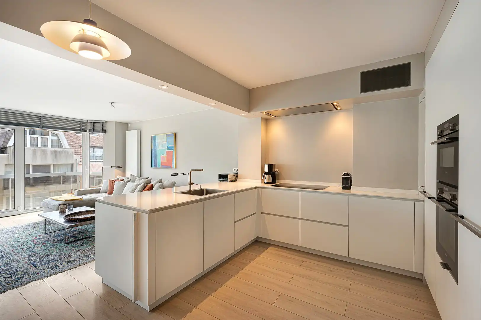 Appartement met twee slaapkamers en prachtig zijdelings zeezicht. foto 9