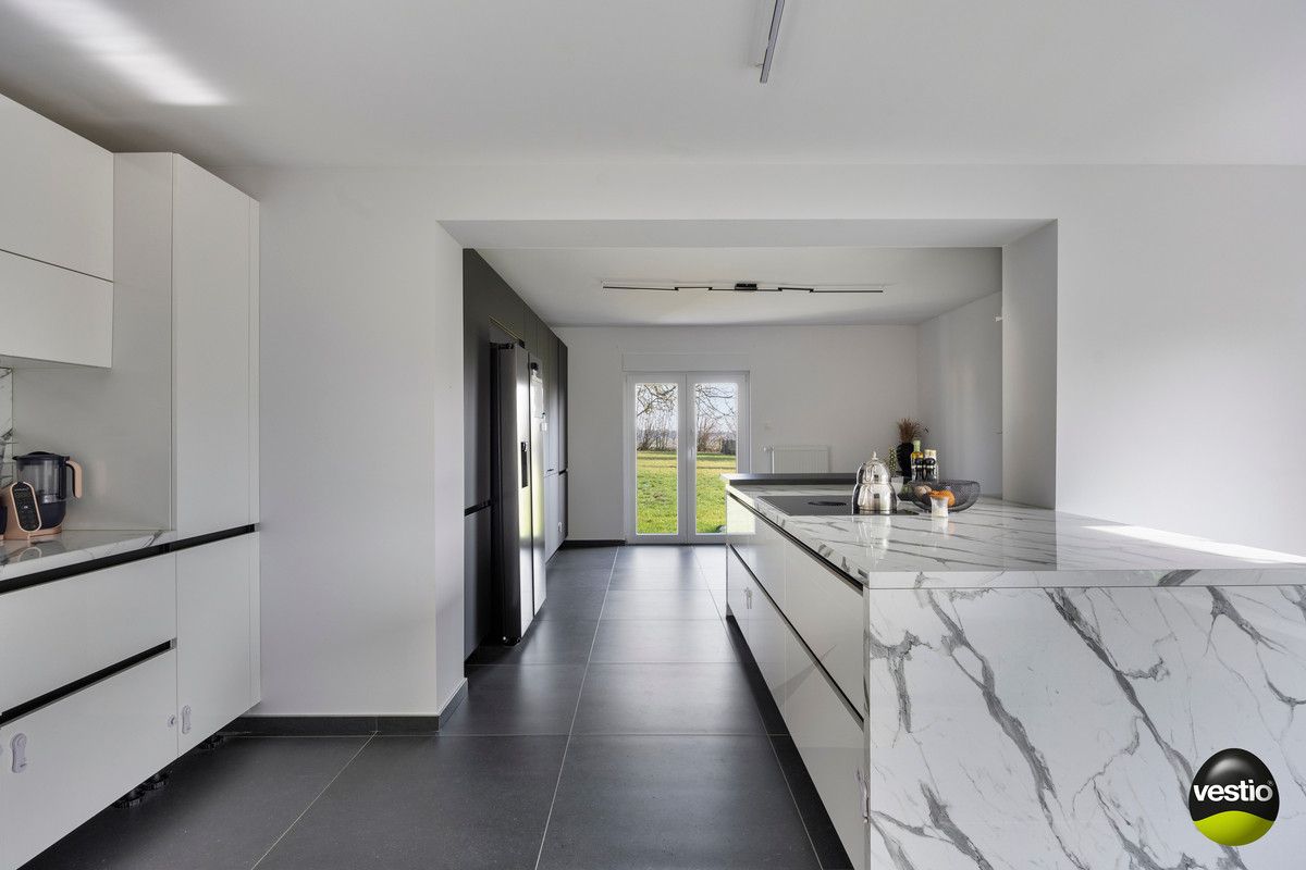 RUIME RUSTIG GELEGEN WONING MET 3 SLK EN POLYVALENT BIJGEBOUW OP 23A75CA. foto 17