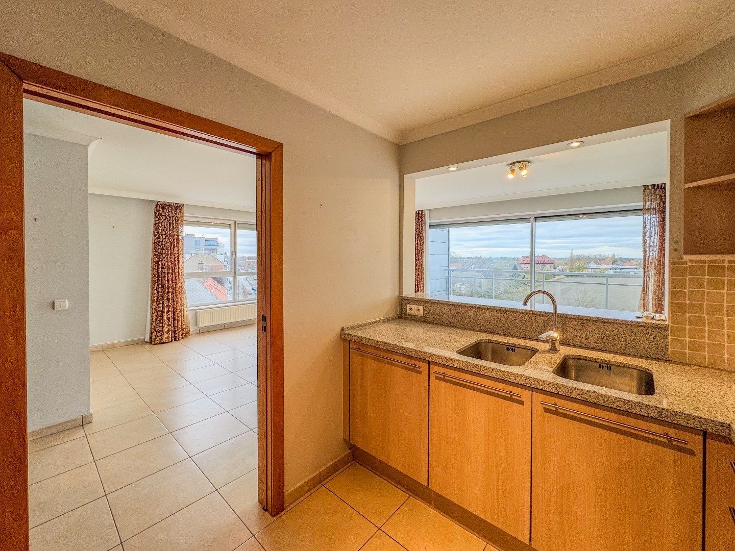 Ruim appartement met 2 slaapkamers en terras met prachtige vergezichten! foto 6