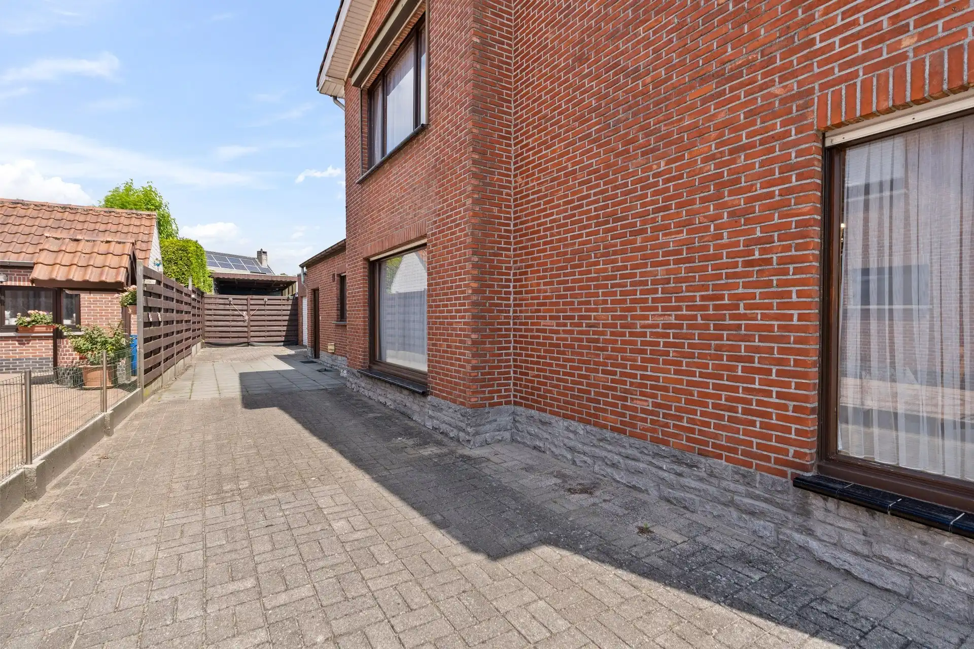 Te renoveren Half open bebouwing op eeen gunstige locatie foto 22