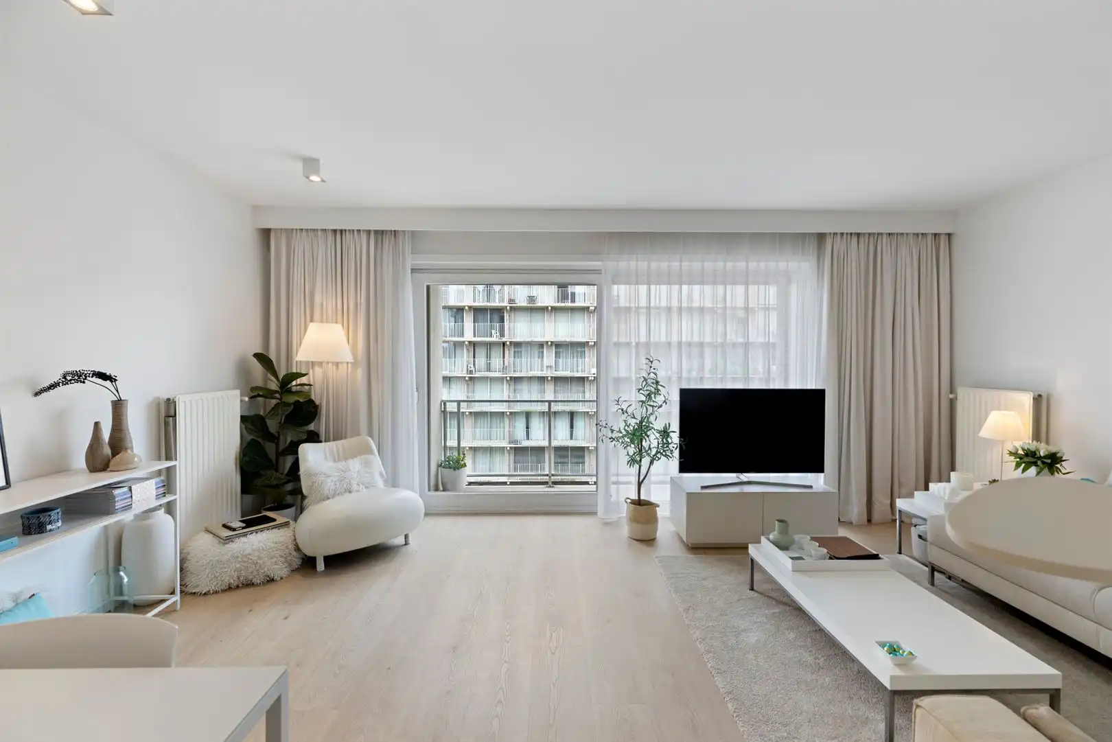 Bjzonder mooi afgewerkt appartement in topgebeouw foto 6