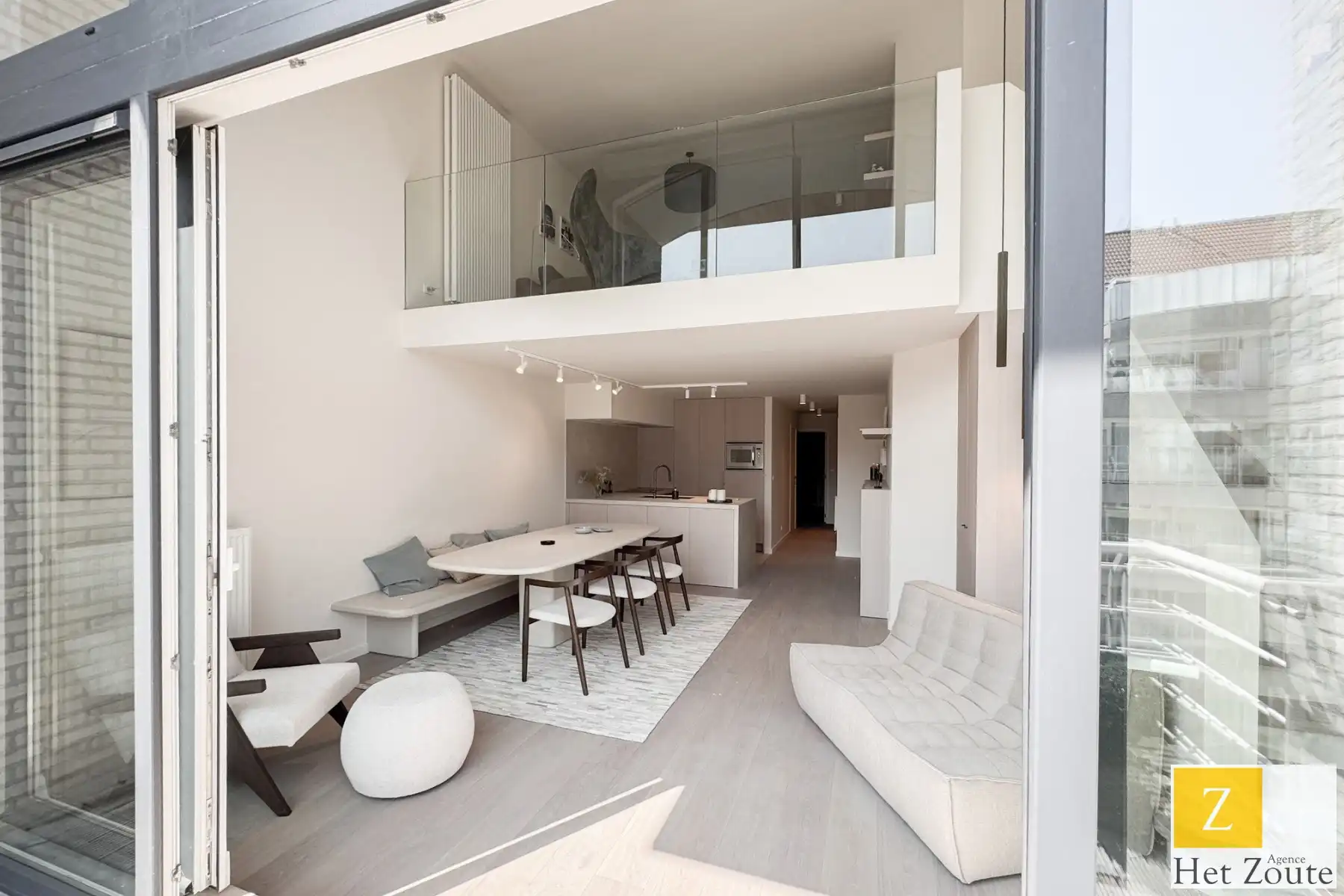 Gerenoveerd duplexappartement met ruim terras foto 3