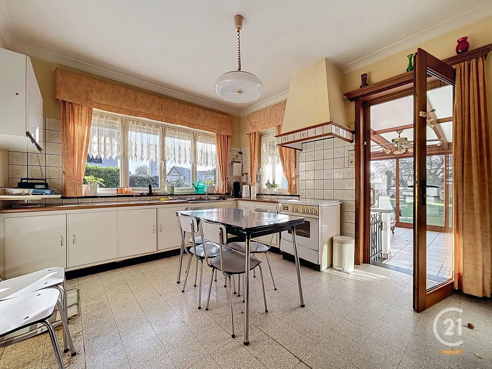 Ruime gelijkvloerse woning met 4 slpks, garage en tuin foto 11