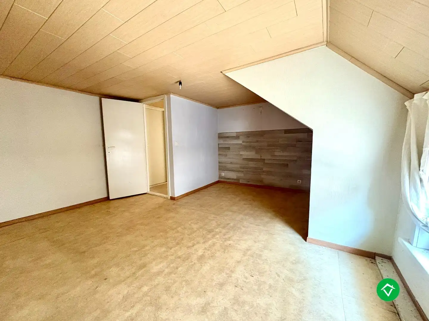 Woning met veel potentieel op een ruim perceel in het centrum van Koekelare foto 9