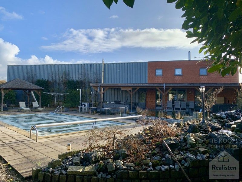 Multifunctioneel #bedrijfsgebouw met #woonst #TeKoop te #Beringen foto {{pictureIndex}}
