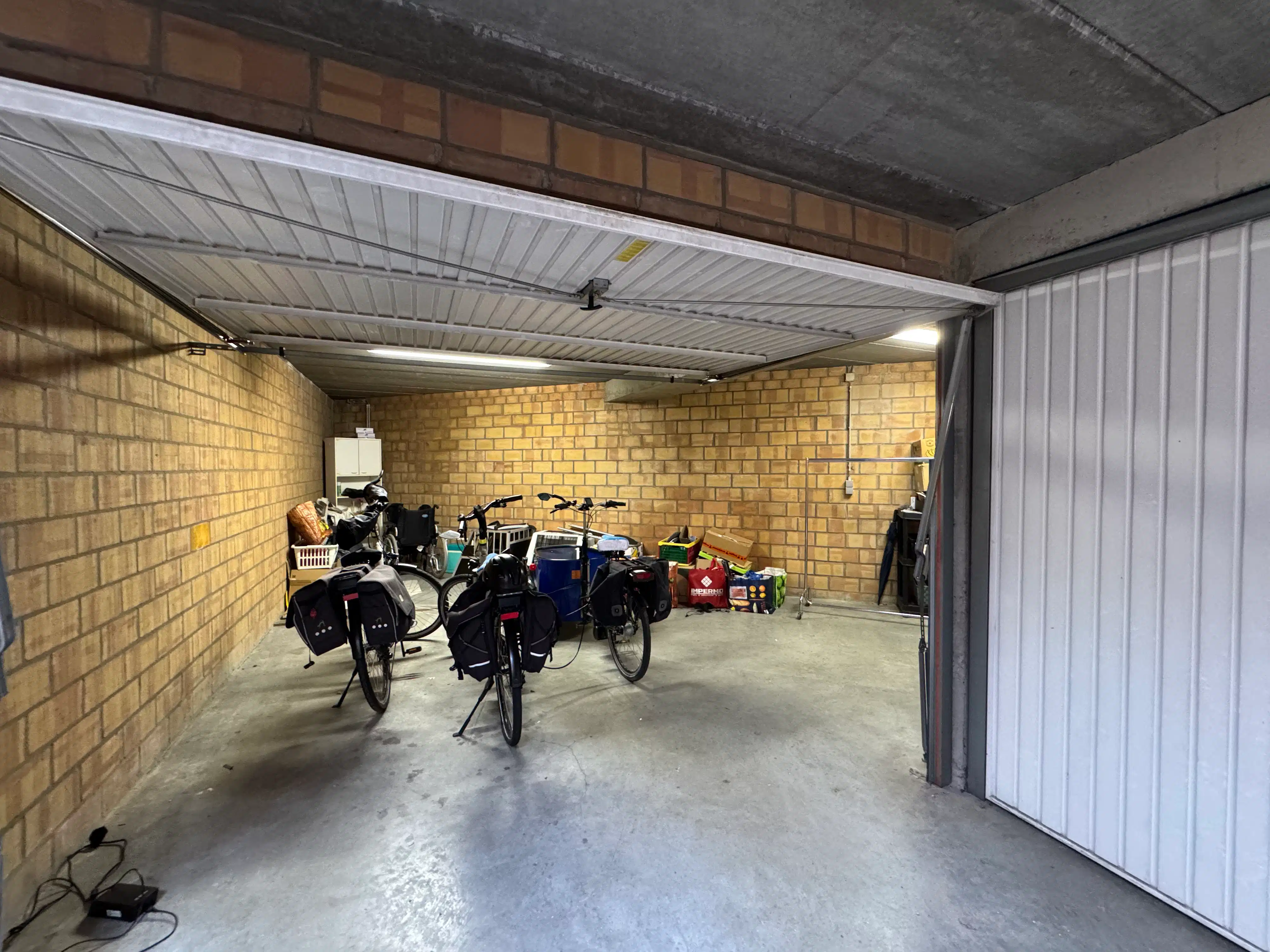Garagebox 32m² op centrale legging foto 10