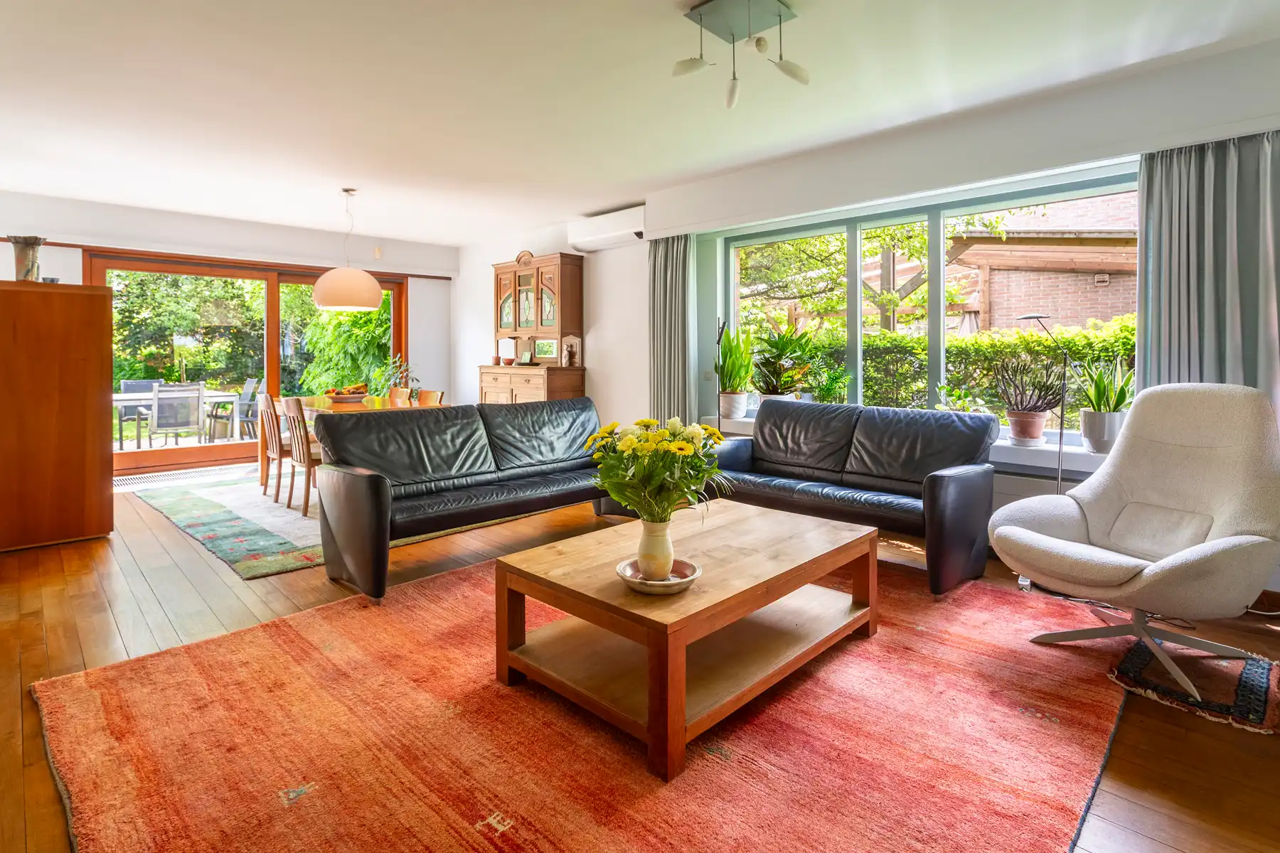 Ruime gezinswoning met zonnige tuin op toplocatie! foto 5
