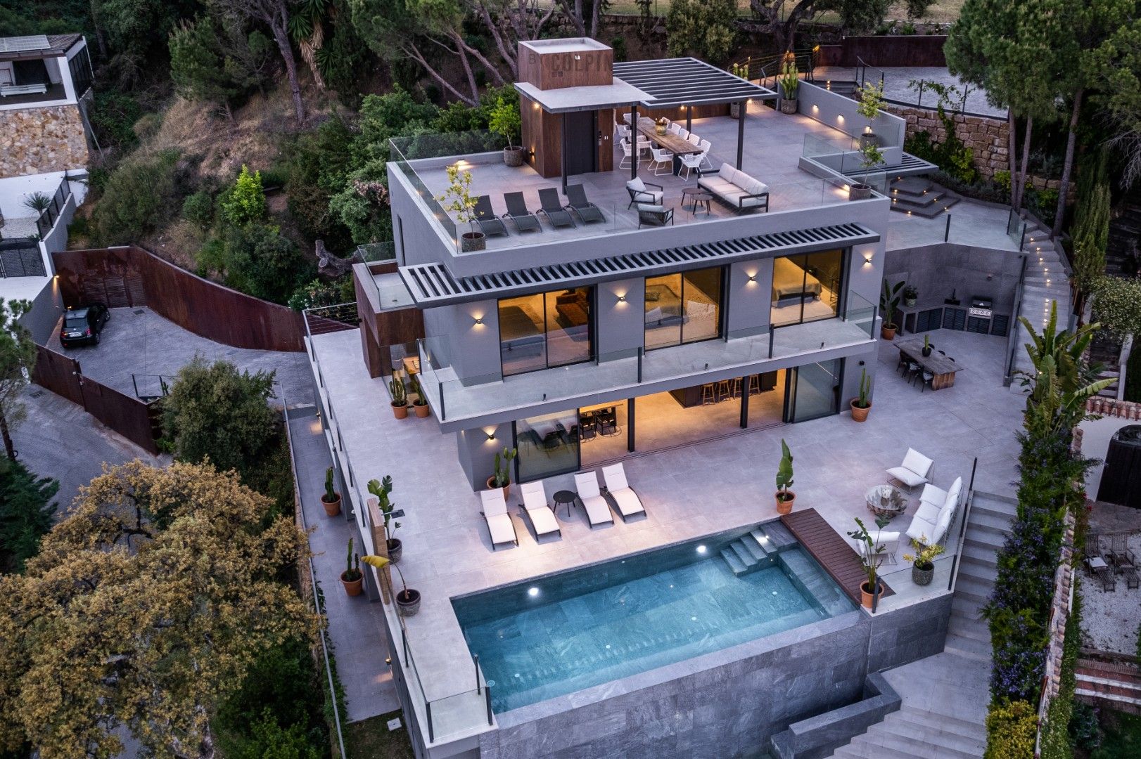 Nieuwe moderne villa op een heuvel met alle luxe voorzieningen te El Madoñal, Benahavis foto 20