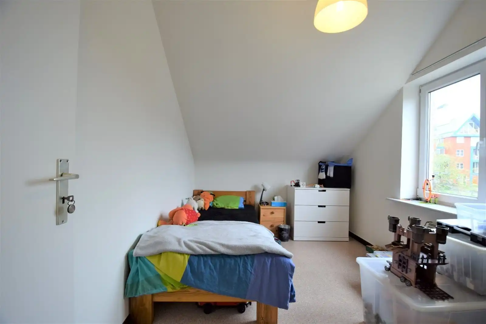 Hoekwoning met drie slaapkamers, tuin en garage foto 9