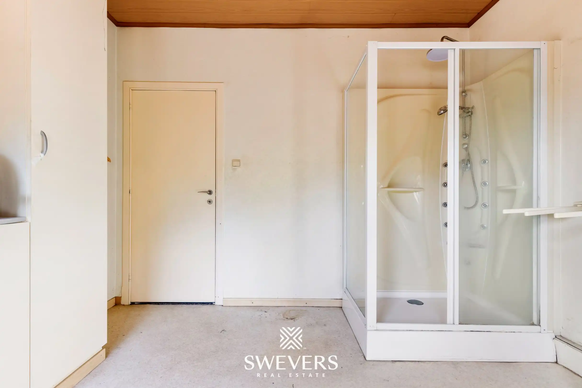 Uitstekend gelegen te renoveren woning met 3 slaapkamers foto 13