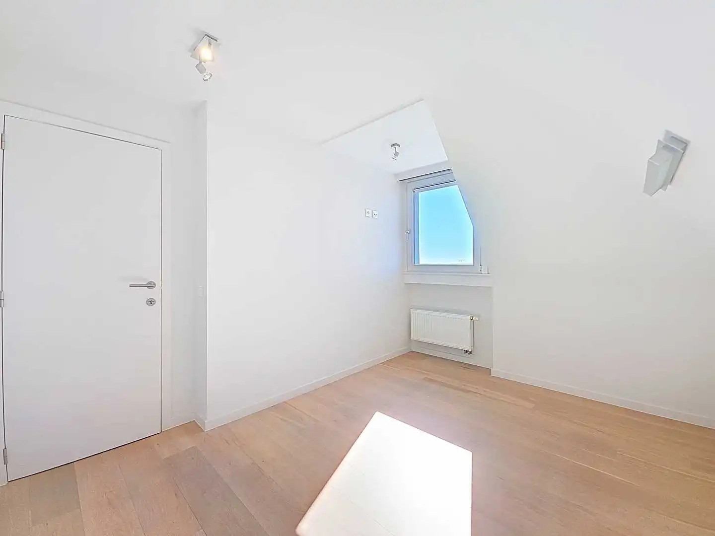 Luxueuze penthouse met zijdelings zeezicht en terras foto 9