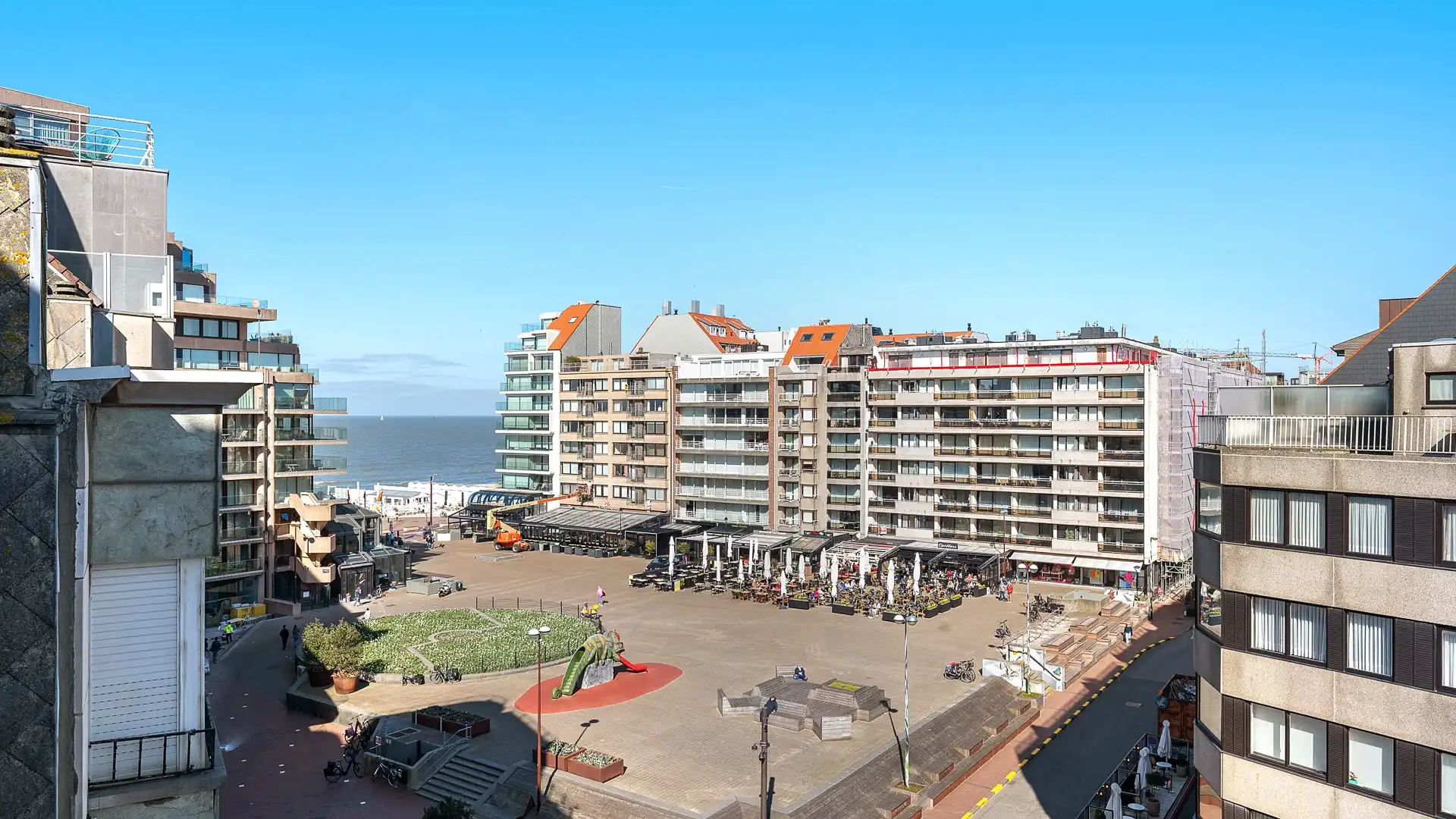 Prachtig nieuwbouw appartement met zijdelings zeezicht in het centrum van Knokke. foto {{pictureIndex}}