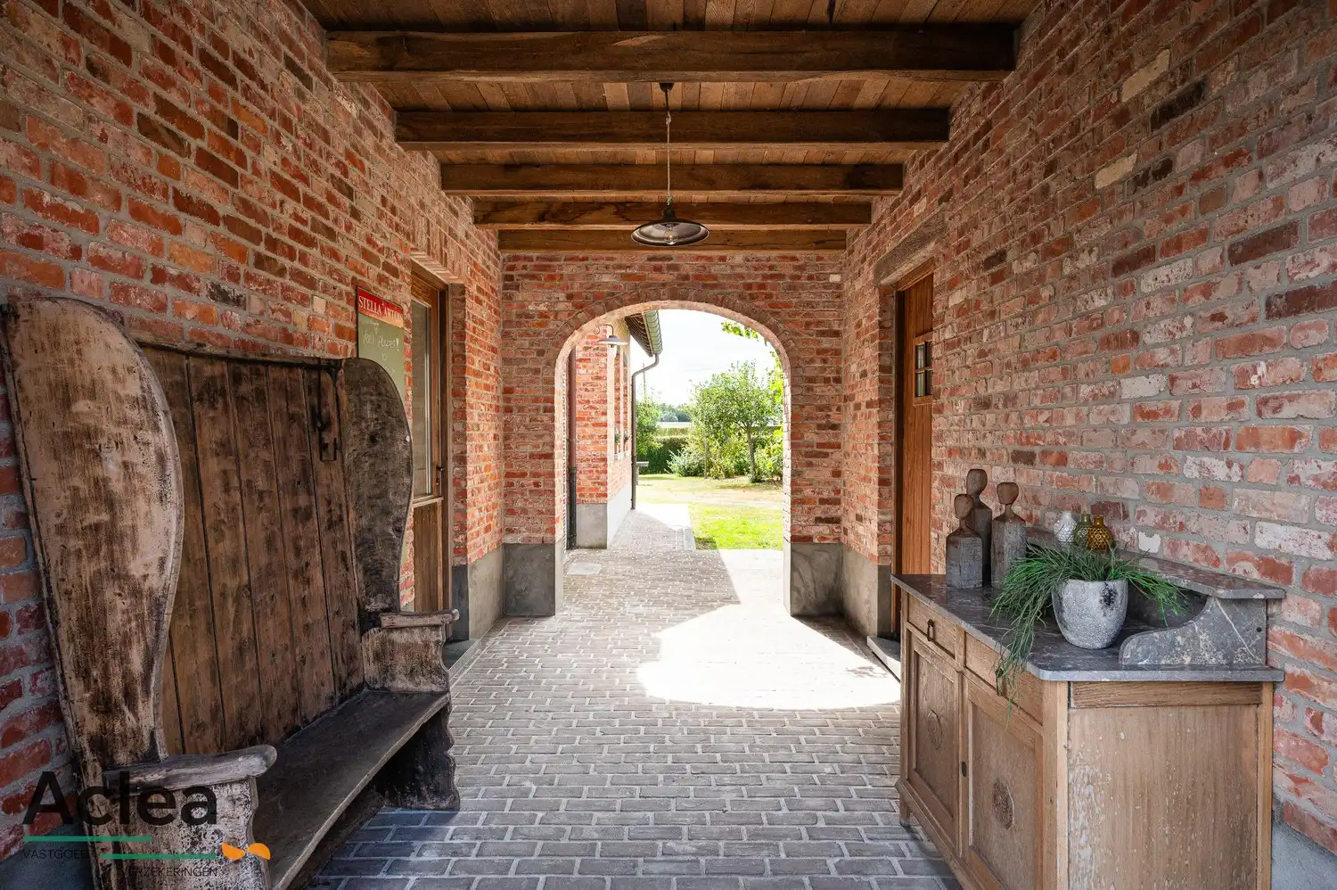 Karaktervol landhuis met paardenstal op 5.943m² in een groene omgeving foto 8