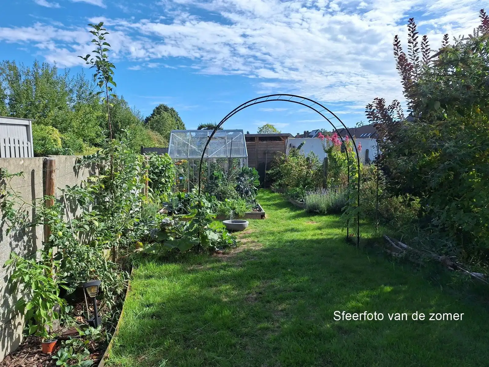 Instapklare en gerenoveerde woning met 3 slaapkamers, bureau en gezellige tuin in Halle foto 30