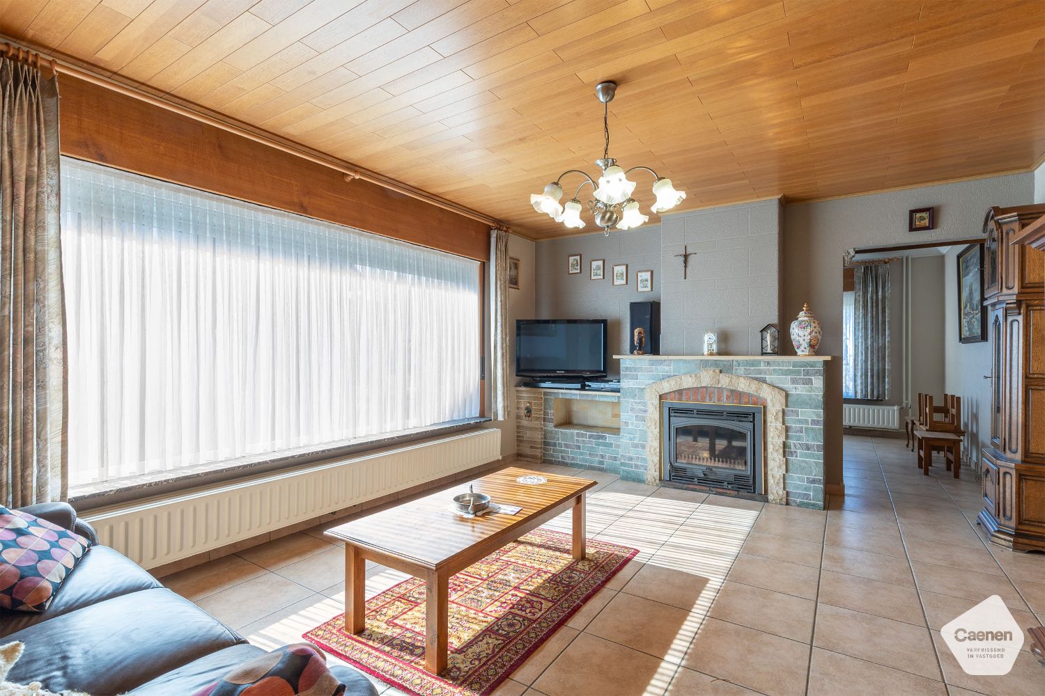 UITNODIGENDE BUNGALOW met 3 mooie slaapkamers, garage en een perceel van 1238 m² foto 9
