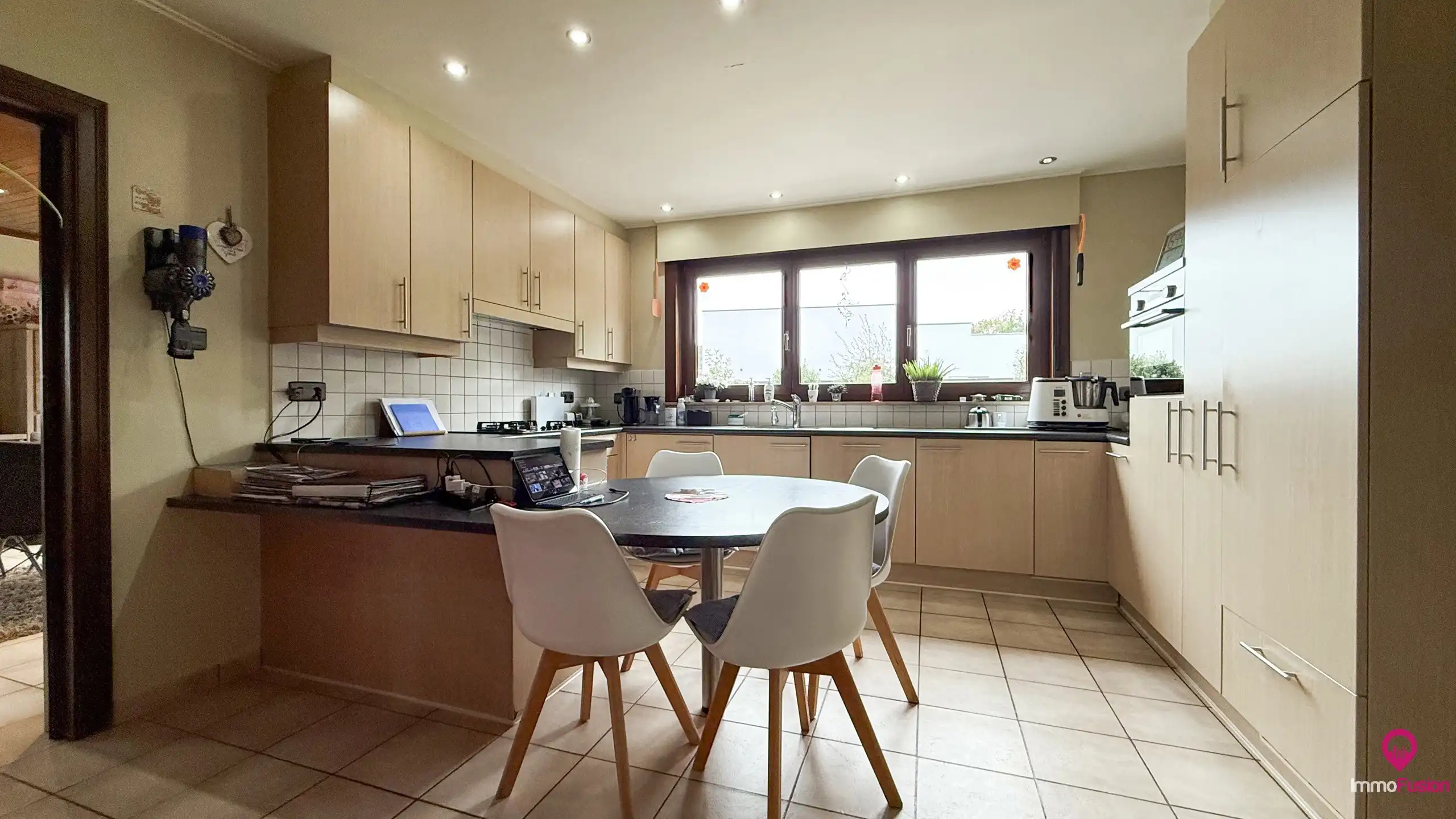 Prachtige landelijke woning met grote omheinde tuin en 3 slpk! foto 11