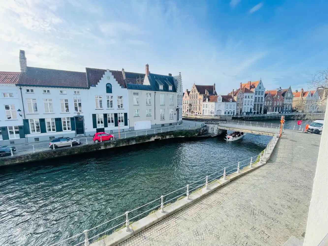 Brugge,aan de SINT-ANNAREI , DUBBEL APPARTEMENT( 250m²)  in een herenhuis  vooraan zicht op de Sint-Annarei, achteraan zicht op een grote gemeenschappelijke tuin,2  livings, 2 keukens, 4 slaapkamers, 2 badkamers. foto 20
