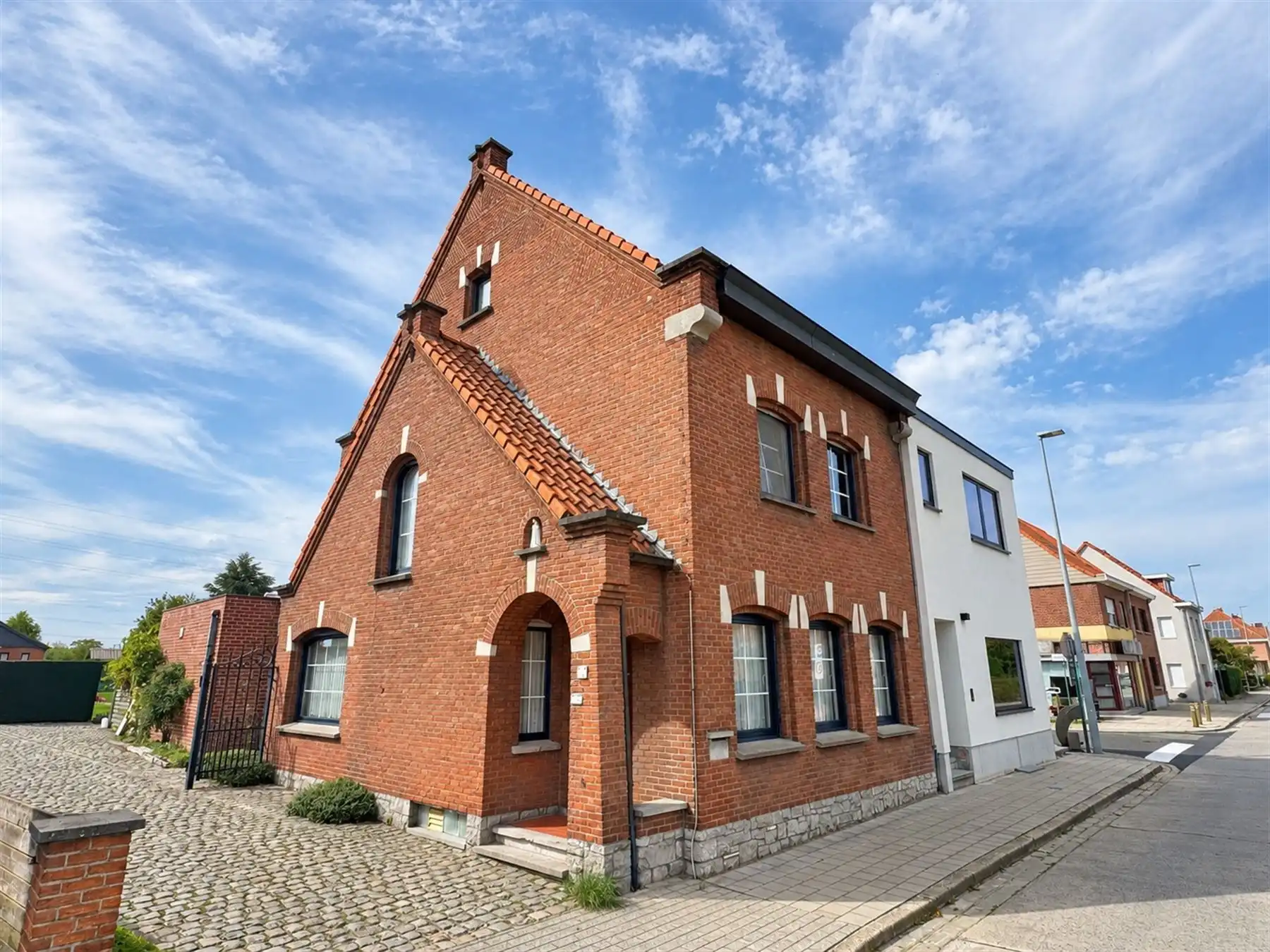 Karaktervolle haflopen bebouwing met grote garage foto 2