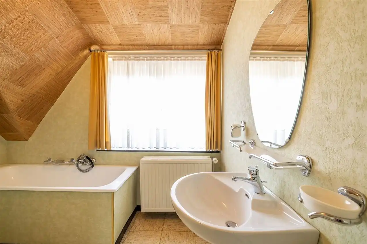 Degelijk woonhuis op topligging in Zichem op fietsafstand station foto 17