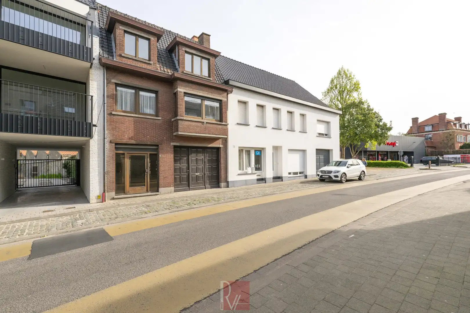 Woning met loods foto 2