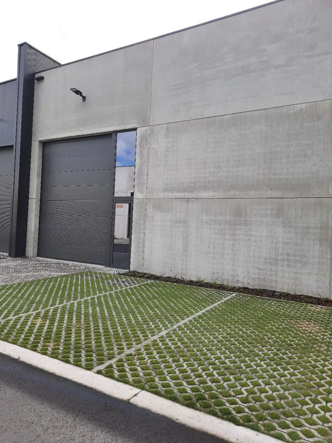 PARK AS: Splinternieuwe KMO-unit van 144 m² met flexibele invulling en professionele uitstraling. foto 5