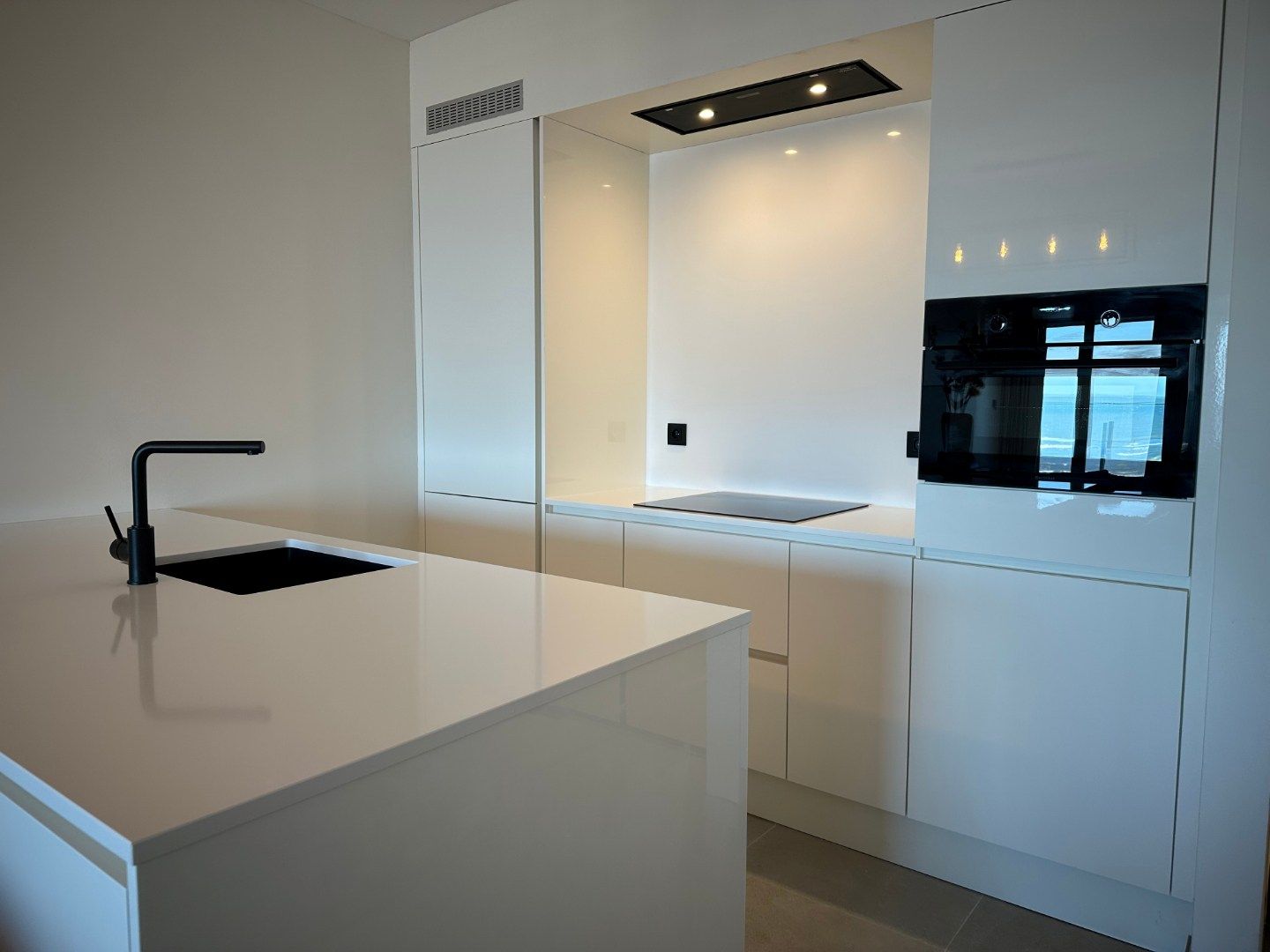 Exclusief luxe   3 slpk.  appartement met frontaal zeezicht en centraal op Zeedijk .    3  terrassen !  Direct aan het strand op topligging! foto 23