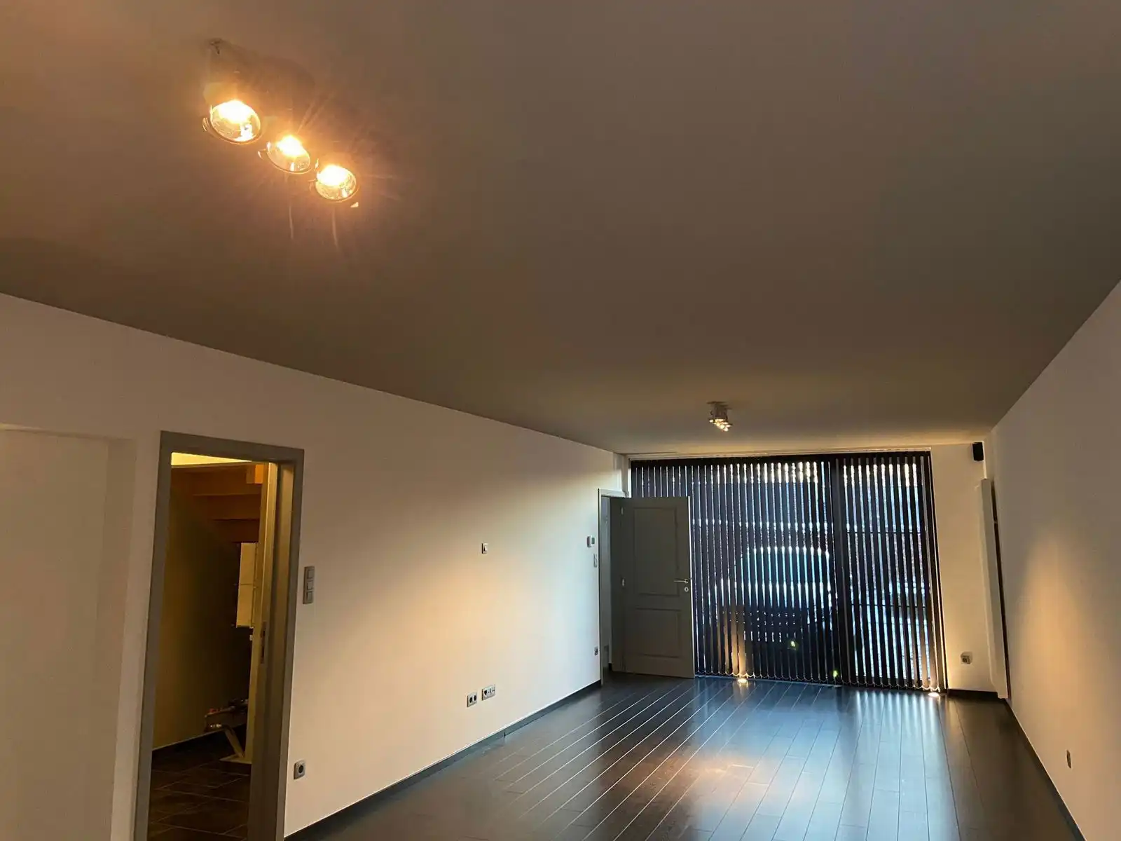 Mooie recente woning in doodlopende straat foto 4