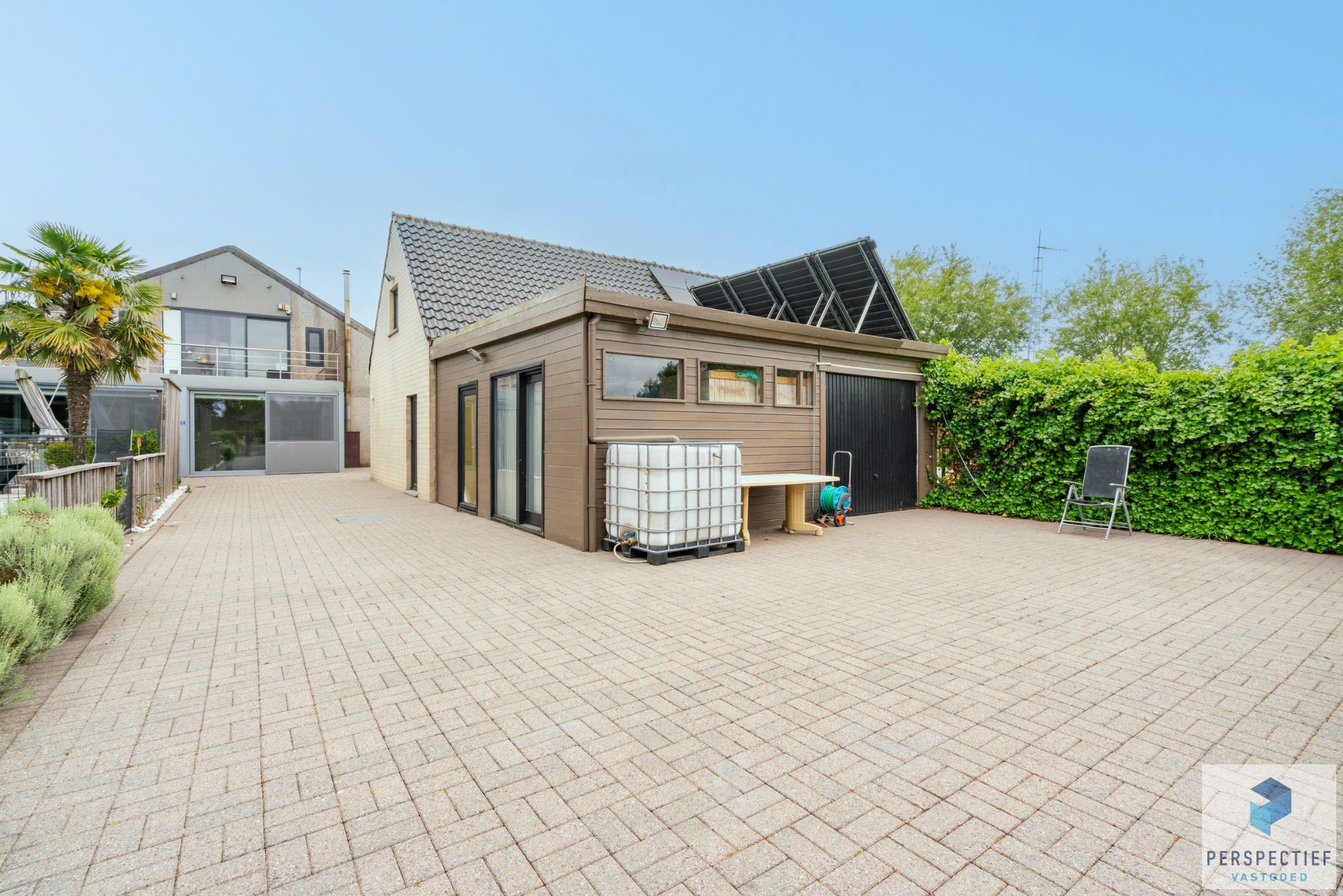 Handelspand met Winkelruimte, Magazijn en Woonst op 1.682 m² foto 2